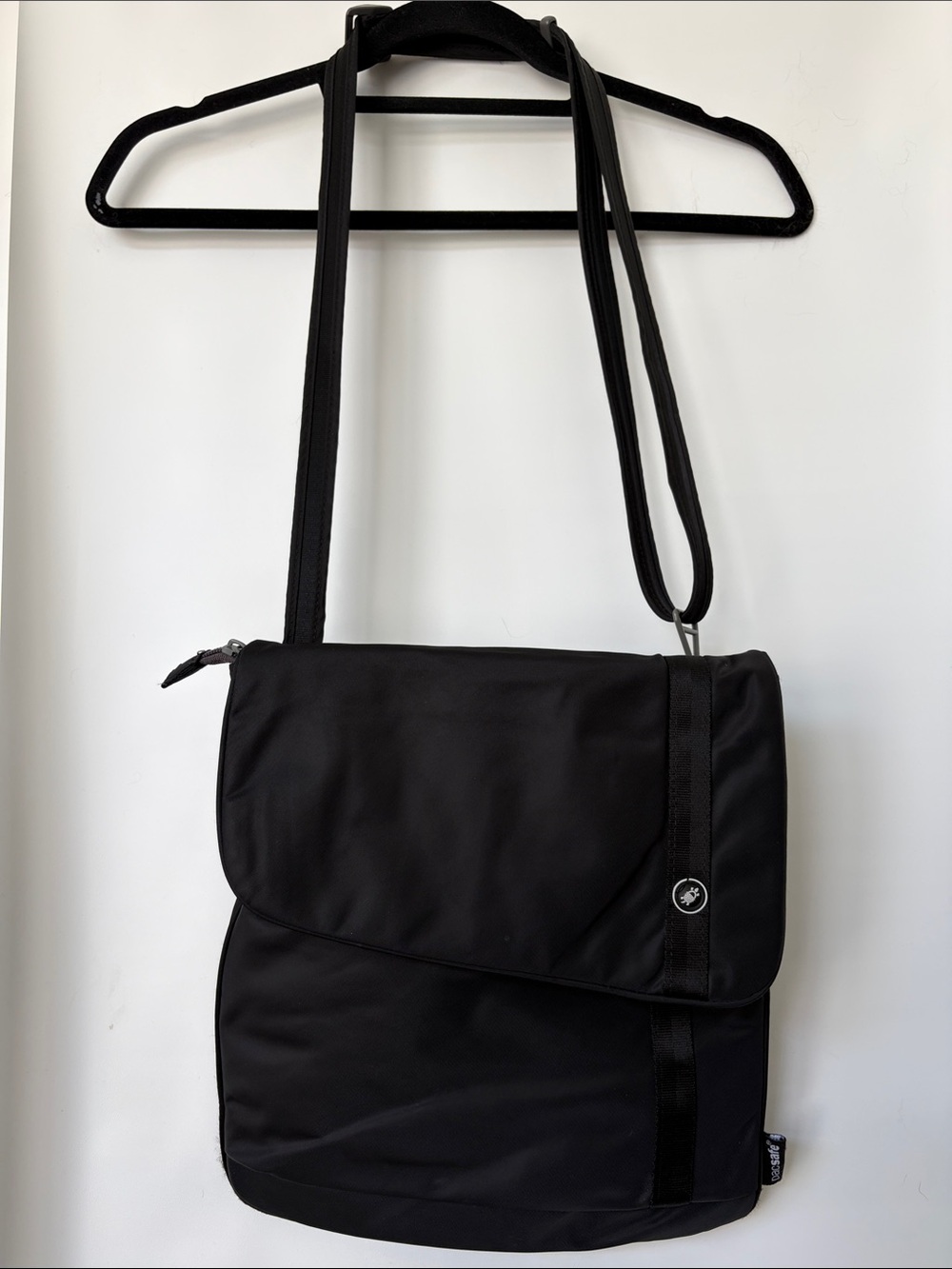PacSafe Sling Safe 200 Black Crossbody Anti Theft Travel Bag